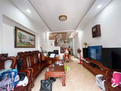 Trung tâm Thị Trấn, Nhà mới ở ngay, hẻm rộng 4 chỗ vào được, 90m ra mặ