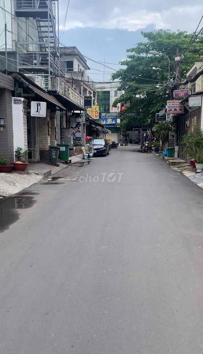 bán lô đất 1 xẹt to 10 mét, thông, sạch siêu đẹp. không có lô thứ 2.