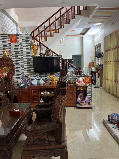 Nhà 1 trệt 1 lầu góc 2 mặt tiền thoáng mát