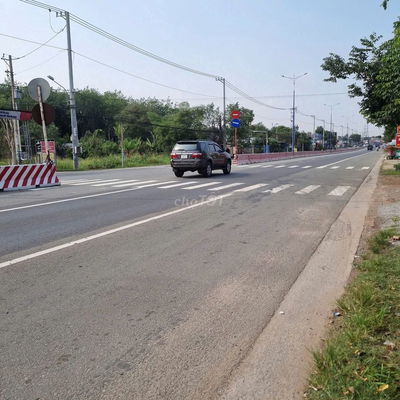 Mặt tiền QL13 thi trấn lai uyên Bàu Bàng dt: 17.5 x 65 kinh doanh tốt