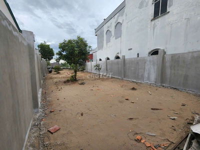 Tôi CC bán lô đất ngang 15m (cả sân) MT Tân Long,BC