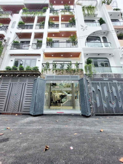Nhà đẹp đường nhựa 7m diện tích 4*14m 1 trệt 1 lửng 3 lầu.
