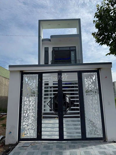 Cần bán nhà ở mới xây xong