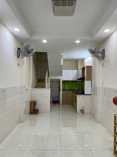 nhà đẹp 2 PHÒNG NGỦ 3X8 TÔ HIẾN THÀNH. SÂN THƯỢNG