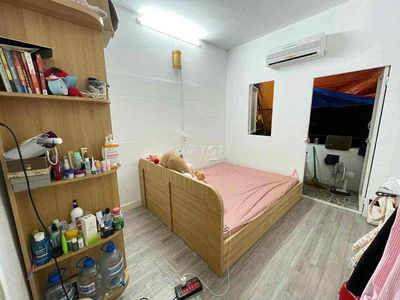 CHỈ CHO NỮ THUÊ - BAN CÔNG GIÁ RẺ NGAY BA THÁNG HAI, LÝ THÁI TỔ