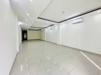 Cho thuê tòa VP 4.5 tầng MT đường 16m Bùi Tá Hán, trống suốt thang máy