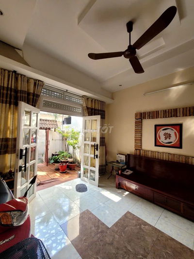 Nhà 4,1x17m, ô tô đậu cửa, gần Viettel Nguyễn Sơn.