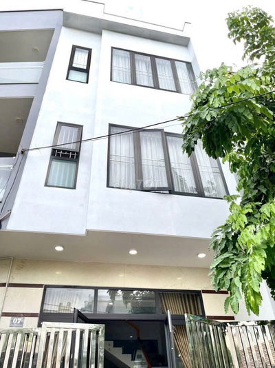 Cho thuê nhà 3 tầng mặt tiền khu biển gần Vương Thừa Vũ, Sơn Trà