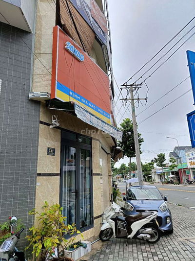 Cho thuê nhà góc ngã 4.hoặc văn phòng