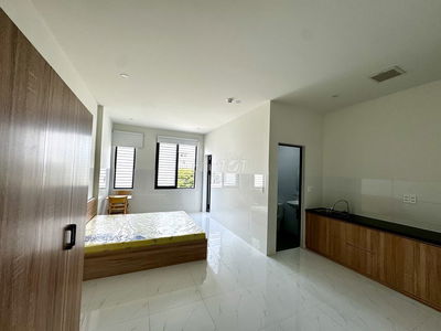 Cho thuê căn hộ mới xây xong, rộng rãi sạch sẽ có ban công