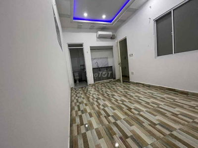 Phòng mới Máy Lạnh Dương Quảng Hàm P.5 sát Đại Học Văn Lang
