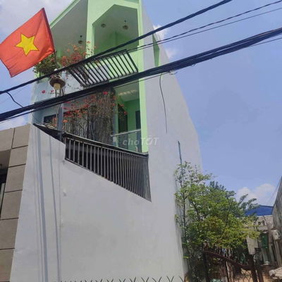 NHÀ ĐẸP 2LẦU  4PH NGỦ  CÁCH ĐG THỚI HÒA 50M