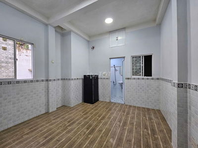 Cho nữ thuê phòng 15m2 tại P1 Q3 WC riêng lầu 1