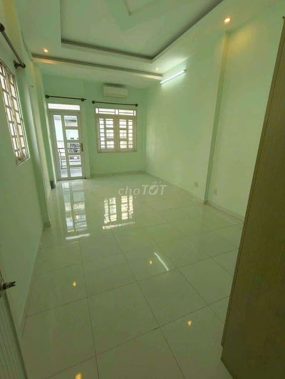 Nhà nguyên căn 1 trệt 1 lầu, 1 phòng lớn