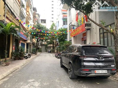 BÁN NHÀ PHẠM TUẤN TÀI 68m2. NHÀ MỚI + 5T THANG MÁY - GARA Ô TÔ - 2 Ô TÔ TRÁNH TRƯỚC NHÀ