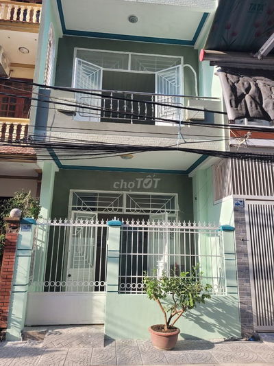 Nhà kiệt ô tô, gần đường lớn, vị trí đắc địa ở trung tâm thành phố.