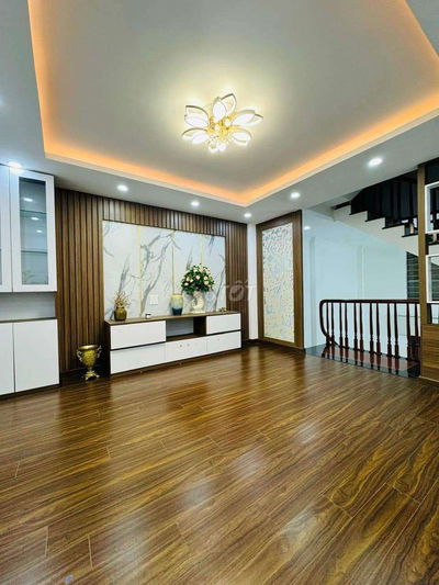 Ngây ngất! Phố Hoàng Hoa Thám, dân xây, 2 thoáng, ô tô đỗ 10m, ở ngay.