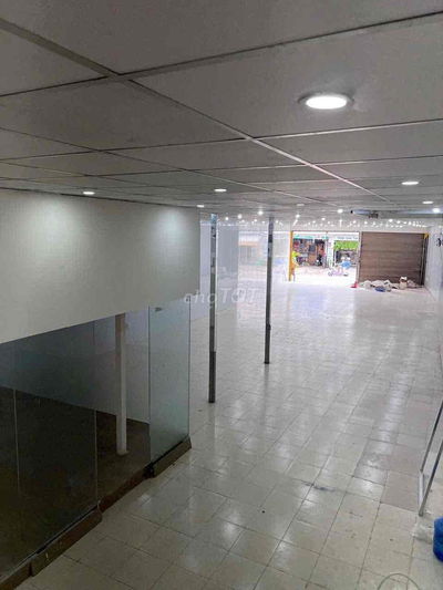 Cho thuê nhà mặt tiền đường Nguyễn Duy Trinh -Q2. Kết Cấu: trống suốt,