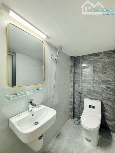 HOT thật sự nhà 1tret1lau giá 3,5 tỷ , 52,8m2, CMT8 Q3 , sổ đẹp sẵn ,alo xem ngay