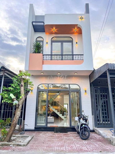 BÁN GẤP NHÀ BÀU GỐC GẦN CHỢ BỜ NGỰA, GIÁ 1TY250, 5X20m2, SỔ HỒNG RIÊNG
