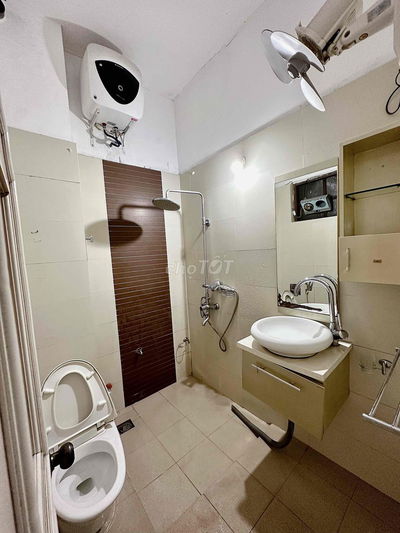 745 Quang Trung, gần đèn đỏ Văn La trống p301 , ở được ngay, free time