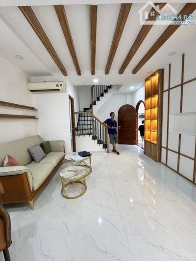 NHÀ MỚI ĐẸP, HẺM 3m + FULL NỘI THẤT - 36M2 - CHỈ 6,8 Tỷ - TRẦN QUANG KHẢI, QUẬN 1.