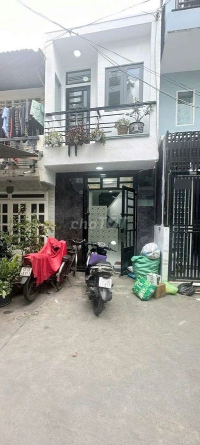 🎋(4,38 Tỷ TL) NHÀ 3 TẦNG ,1 SẸC , CMT8, HẺM TRƯỚC NHÀ RỘNG 6M..!