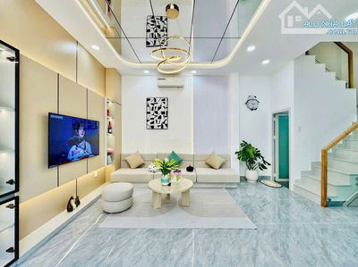 Bán nhà ngay Lê Quý  Đôn, Quận 3. Giá: 3 tỷ 120 triệu, Sổ hồng riêng, 1 trệt 2 lầu, đườngm