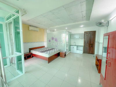 Căn hộ ban công, hầm xe hơi, giữ phòng chỉ 5 ngày
