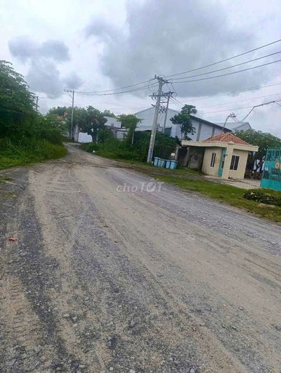 Bán 75.000 m2 quy hoạch SKC Phường Tân Uyên TP HCM
Đất 2 mặt tiền ,