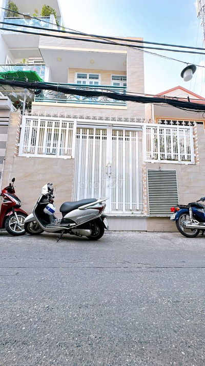 Nhà mới xây, đẹp hoàn mỹ và chất lượng cao cấp. Kề cạnh trung tâm Q1.