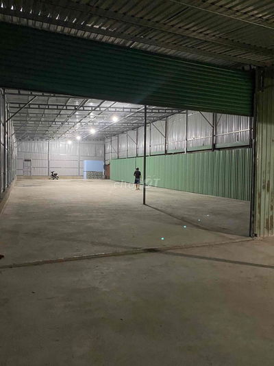 Cho thuê kho, xưởng 550m2 đường tải lớn giá rẻ