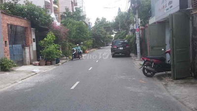 Nhà mặt tiền đầy đủ nội thất lầu 1 cho thuê, có sân vườn