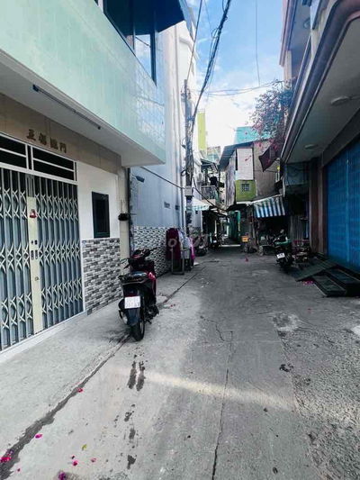 nhà 28m , 2pn. ngang 4 giá 2,52 tỷ, sổ hồng