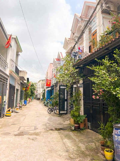 TRUNG TÂM DĨ AN- CAO BÁ QUÁT-HẼM XE HƠI- 61 M² 1TR‑2LẦU 4PN 4.5 TỶ
