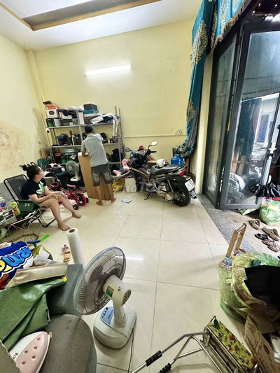 6.5 tr. 1 xẹt hẻm buon bán được. Tân kì tân quý. 2 pn.