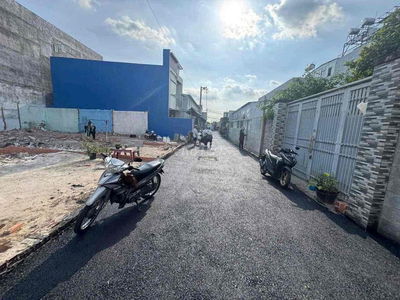Bán Đất thổ cư ngang 5m SHR sát chợ Đầu Mối Hóc Môn xây ở tuyệt vời