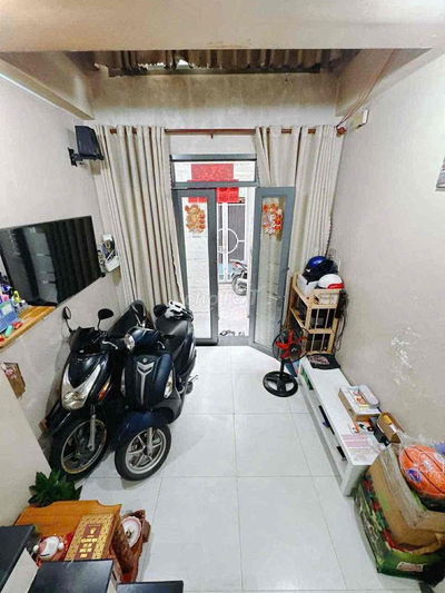 Q4, cách MT Đoàn Văn Bơ 20m, Không quy hoạch, 5 tầng BTCT, 4.3 tỷ