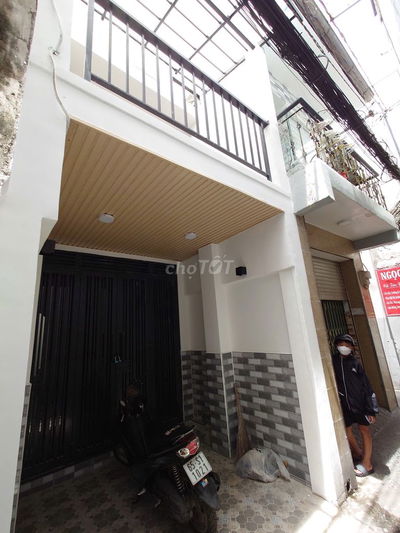 Bán nhà 2 tầng 40m2, nội thất đầy đủ - Giáp Quận 1, 3PN - XVNT, P.21