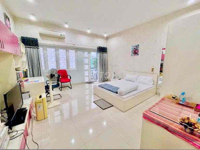 THUÊ SỚM CÒN BỚT NỮA. 1PN BAN CÔNG, TÁCH BẾP FULL NỘI THẤT GẦN KCX Q4