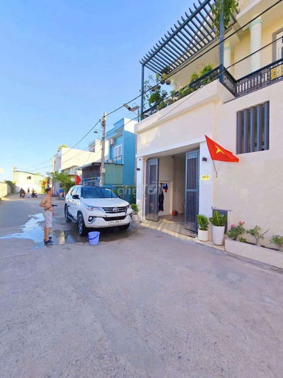 Nhà Nguyễn Duy Trinh, ô tô đậu cửa,3 tầng chỉ hơn 4 tỷ