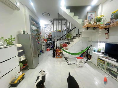 3tỷ15, 2TẦNG 2PN, NHÀ ĐẸP KIÊN CỐ, HẺM RỘNG THOÁNG, GẦN CV LÀNG HOA