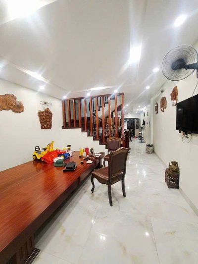 Bán nhà phố Nguyễn Đình Hoàn, oto tránh, 2 thoáng, 73m2 giá 18,5 tỷ