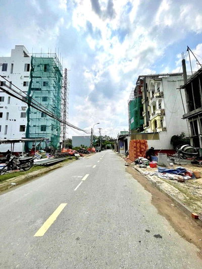 Đất 5x35, 177m2. mặt tiền Võ Văn Hát, cạnh ĐH Tài Chính Marketing Q9
