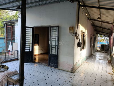 Cho thuê nhà như hình giá rẻ, gần chợ Hóc Môn