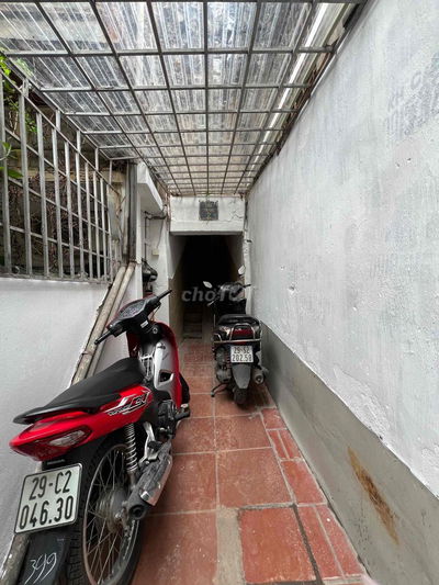 BN Mai động tập thể tầng 2 dt 20m sử dung 40 m  2.9 tỷ