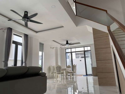 Cho thuê chính chủ biệt thự Lavila nhà Bè, DT 6x18m