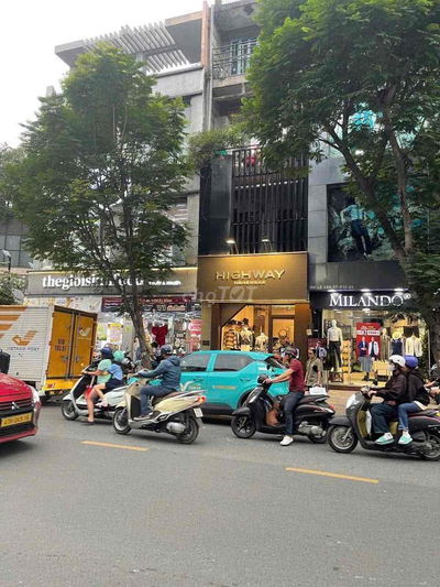 Nhà mặt tiền lê văn sỹ quận 3 vuông vức