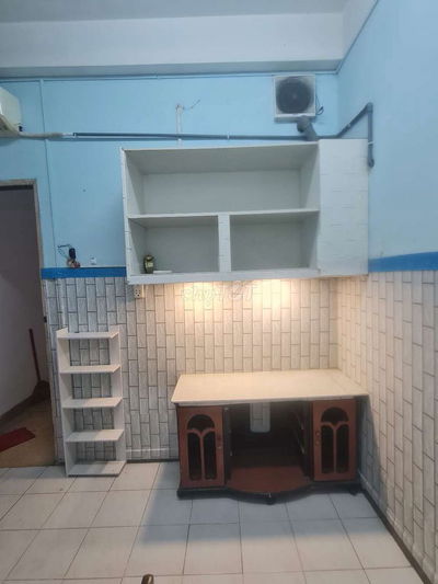 Phòng rộng, máy lạnh, nội thất cơ bản