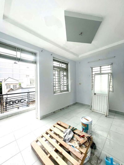 Phòng Ban Công - Cửa Sổ Sát Emart Phan Huy Ích